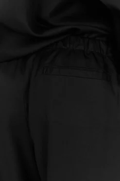 Alaya black
