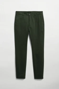 Crimson shelter green