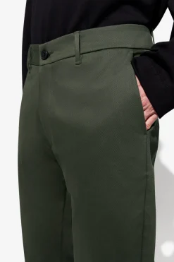 Crimson shelter green