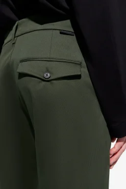 Crimson shelter green
